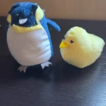前回作ったペンギンと今回作ったひよこのぬいぐるみ